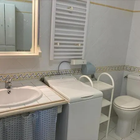 Climatise 2 Personnes Avec Terrasse Et Piscine Apartment *