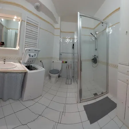 Apartment Climatise 2 Personnes Avec Terrasse Et Piscine Sainte-Maxime